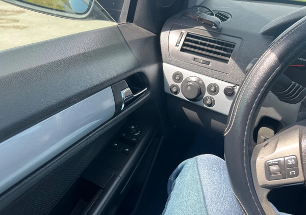 Nissan Qashqai cena 52444 przebieg: 145300, rok produkcji 2016 z Bogatynia małe 596